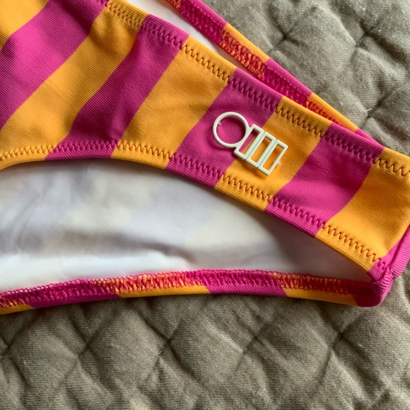 NWT• SOLID & STRIPE Bikini Set - Picture 11 of 11